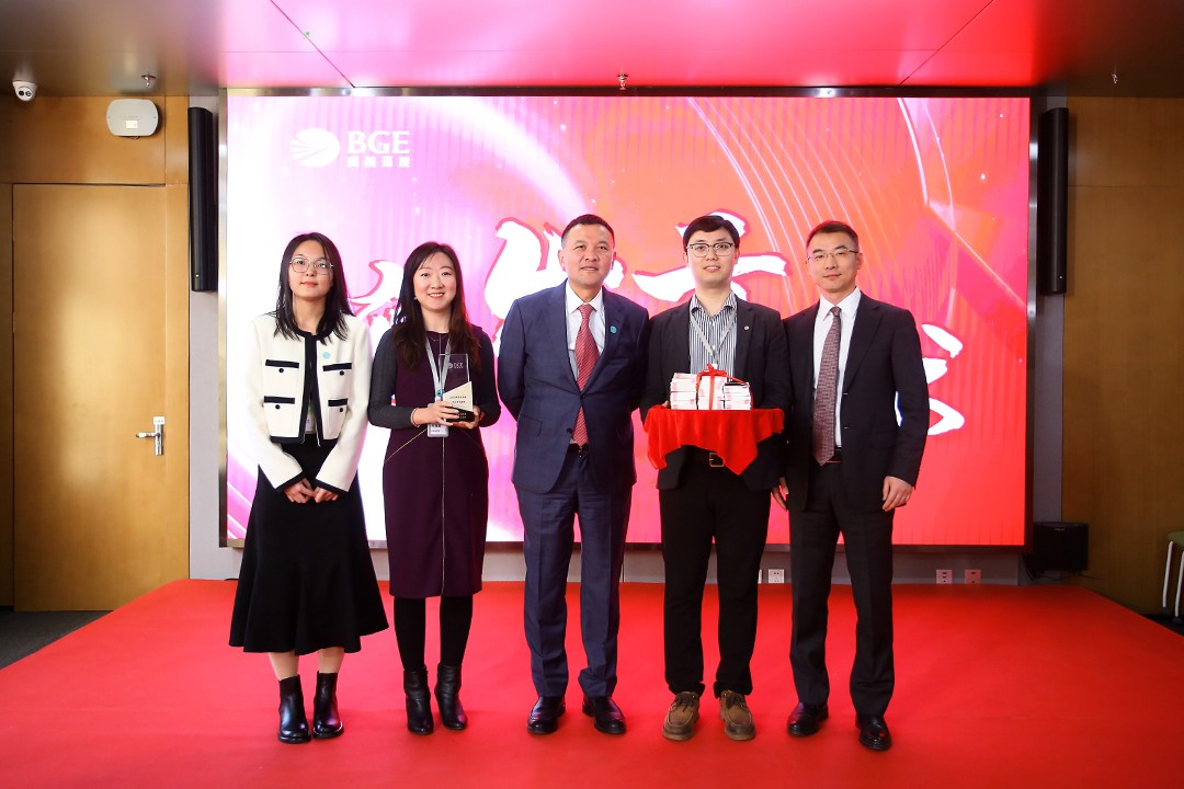 1674957980961569.jpg 突出贡献奖.jpg